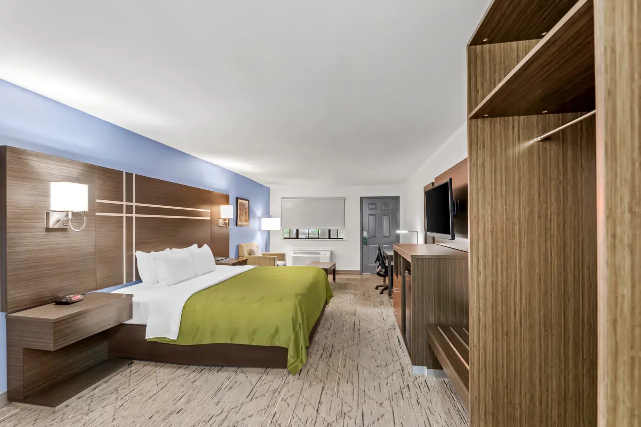 Guest room with king